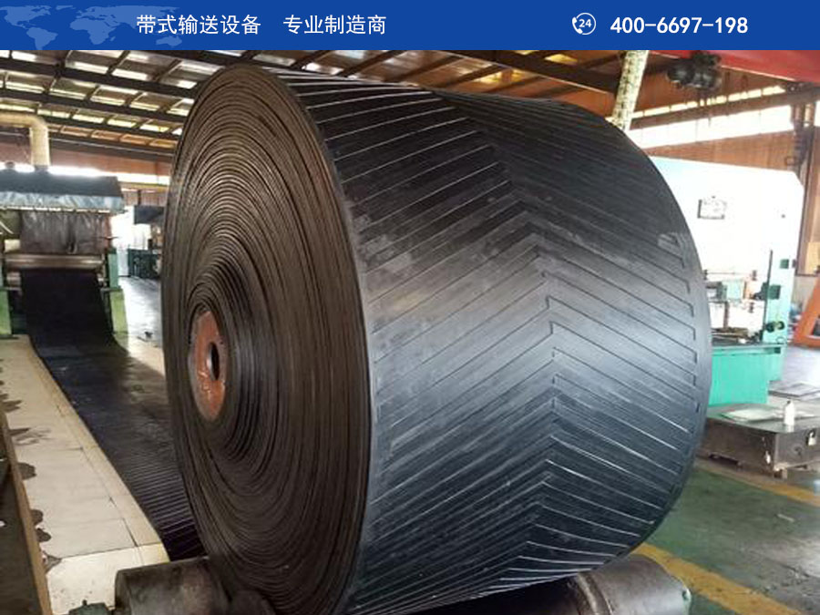 常用的花纹输送带品种如：人字形花纹输送带、八字形花纹输送带、鱼骨花纹输送带、U形花纹输送带、圆柱形花纹输送带、麻点花纹输送带等